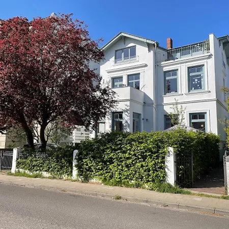 Lägenhet Helle Dachgeschosswohnung Mit Grosser Suedterrasse *