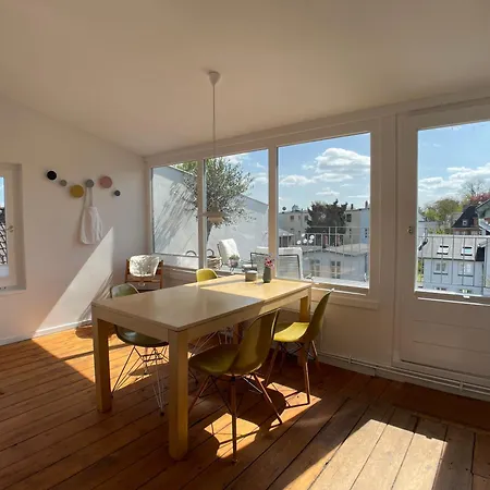 Lägenhet Helle Dachgeschosswohnung Mit Grosser Suedterrasse *