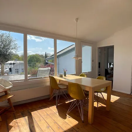 Helle Dachgeschosswohnung Mit Grosser Suedterrasse * Lübeck