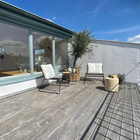 Helle Dachgeschosswohnung Mit Grosser Suedterrasse Lübeck