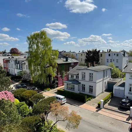 Helle Dachgeschosswohnung Mit Grosser Suedterrasse *