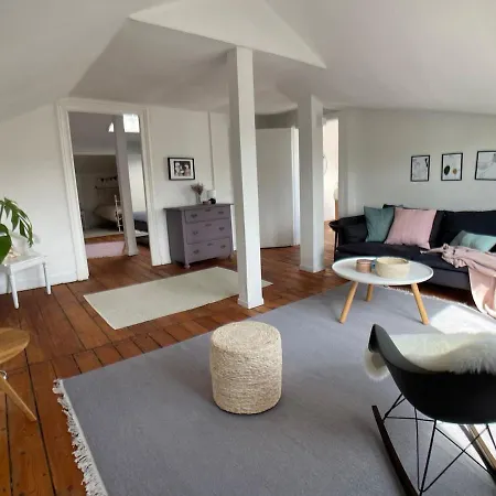 Helle Dachgeschosswohnung Mit Grosser Suedterrasse Lübeck