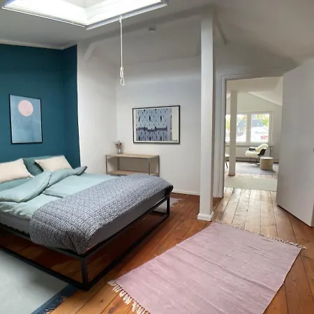 Helle Dachgeschosswohnung Mit Grosser Suedterrasse *