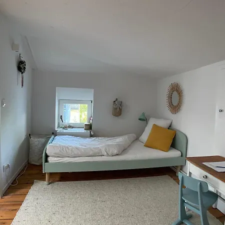 Helle Dachgeschosswohnung Mit Grosser Suedterrasse *