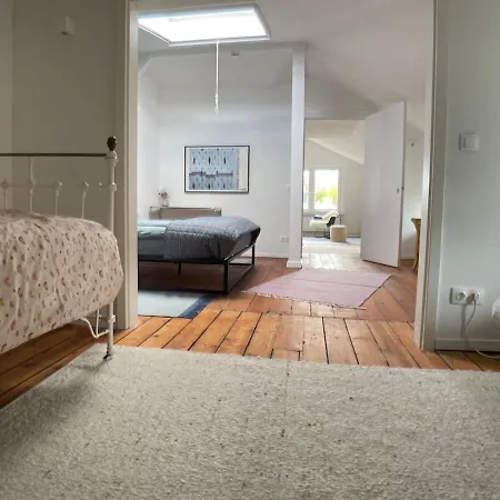 Helle Dachgeschosswohnung Mit Grosser Suedterrasse Appartement *