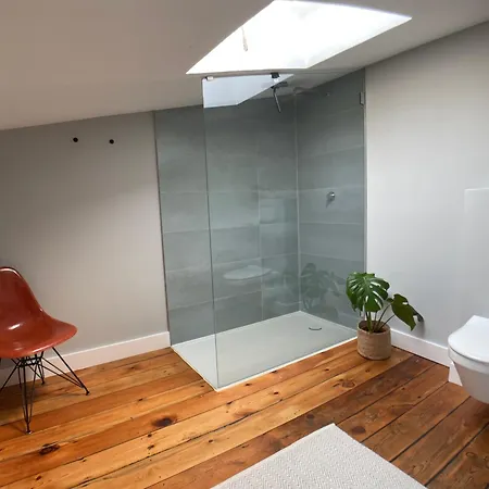 Helle Dachgeschosswohnung Mit Grosser Suedterrasse