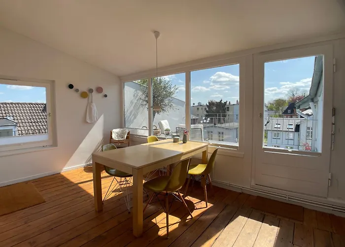 Lägenhet Helle Dachgeschosswohnung Mit Grosser Suedterrasse *