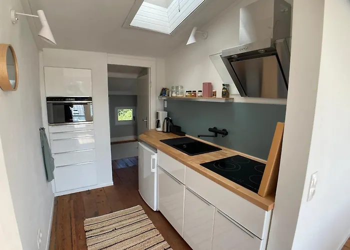 Helle Dachgeschosswohnung Mit Grosser Suedterrasse Lägenhet Lübeck