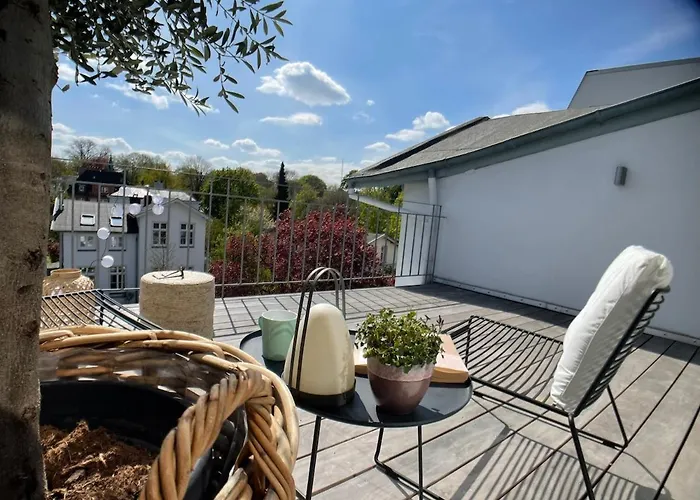 Lägenhet Helle Dachgeschosswohnung Mit Grosser Suedterrasse