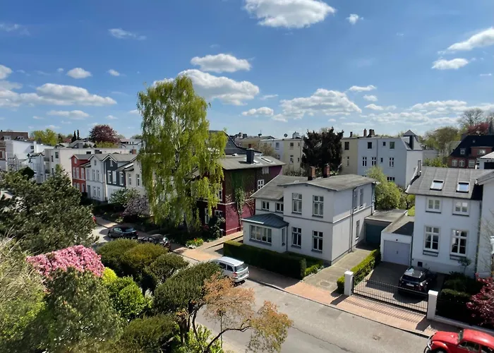 Helle Dachgeschosswohnung Mit Grosser Suedterrasse *