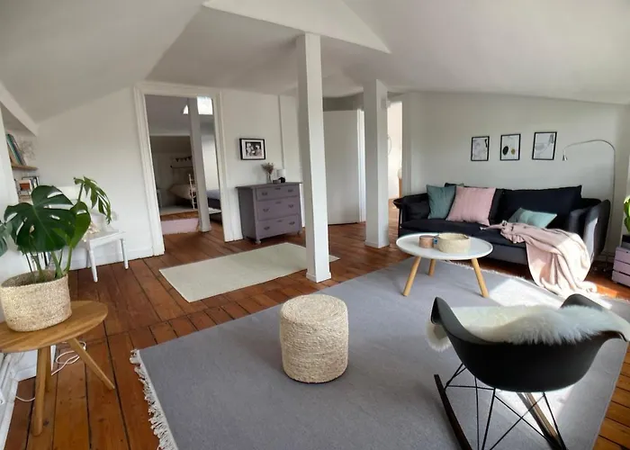 Helle Dachgeschosswohnung Mit Grosser Suedterrasse Lübeck