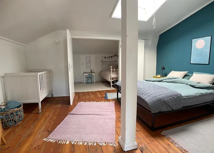 Lägenhet Helle Dachgeschosswohnung Mit Grosser Suedterrasse *